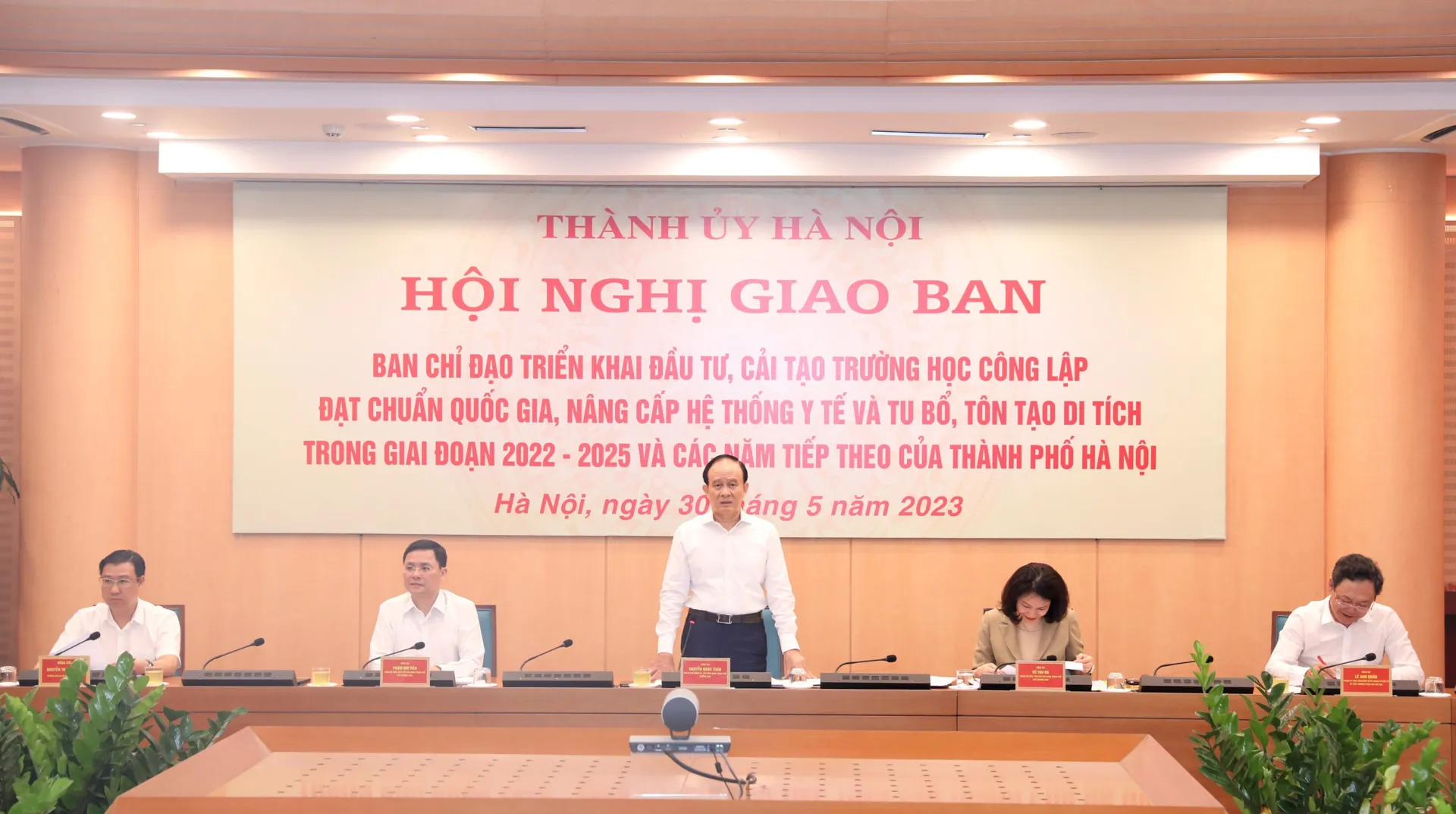 Bố trí nguồn vốn đối ứng đầu tư trường học, nâng cấp hệ thống y tế