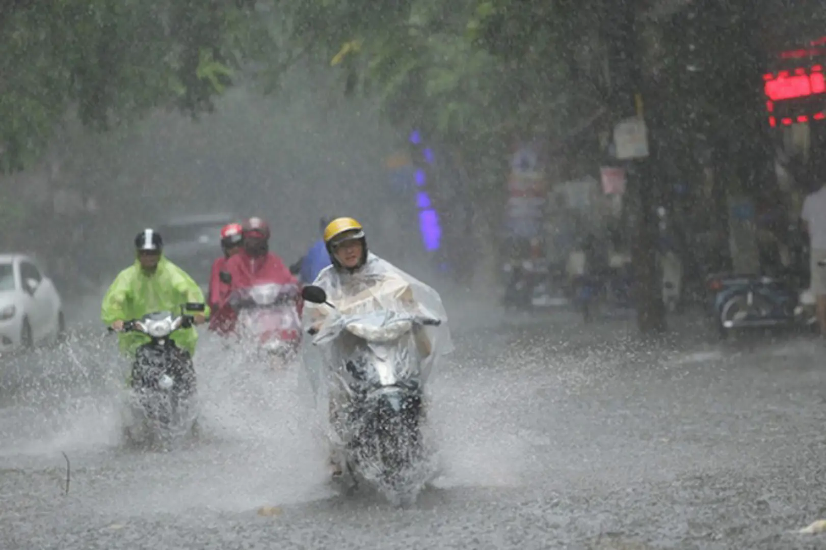 Dự báo thời tiết ngày 5/6/2023: Hà Nội ngày nắng gián đoạn, chiều tối mưa to