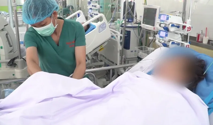 Đi hút mỡ, người phụ nữ bị thủng bụng, hôn mê, mất 6 lít máu