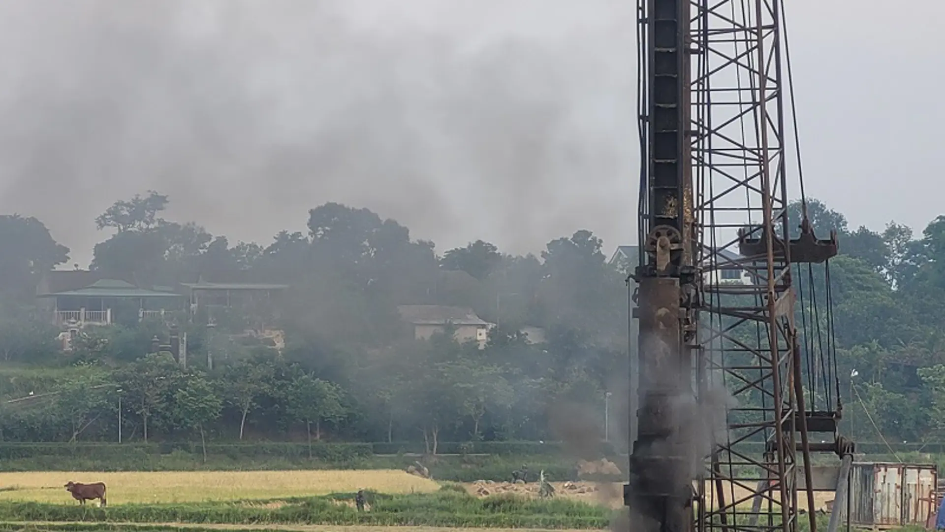 Hà Tĩnh: Thi công dự án thủy lợi Ngàn Trươi “ngộp” tiếng ồn, khói bụi