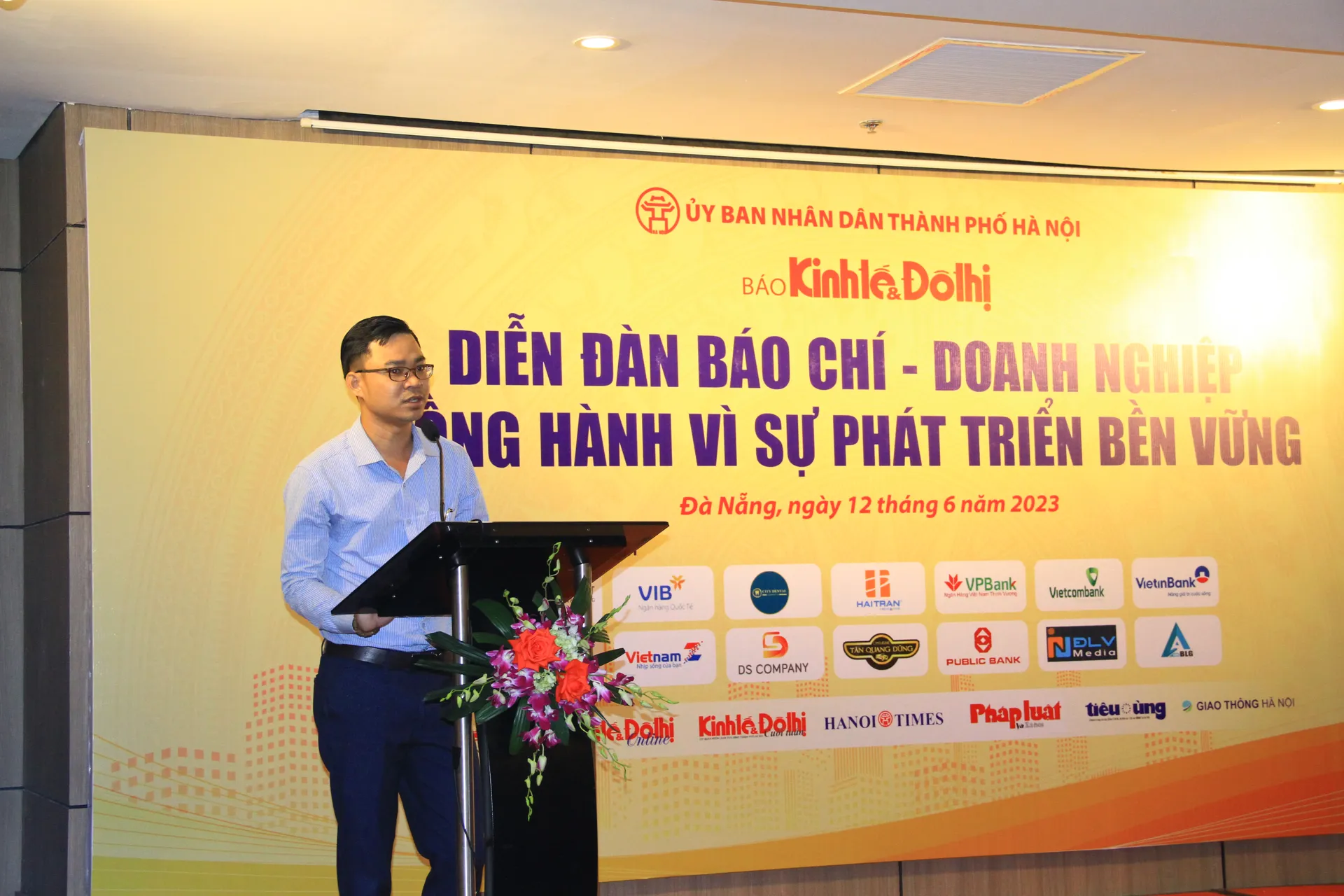 Báo chí - doanh nghiệp: Mối quan hệ bình đẳng và thượng tôn pháp luật