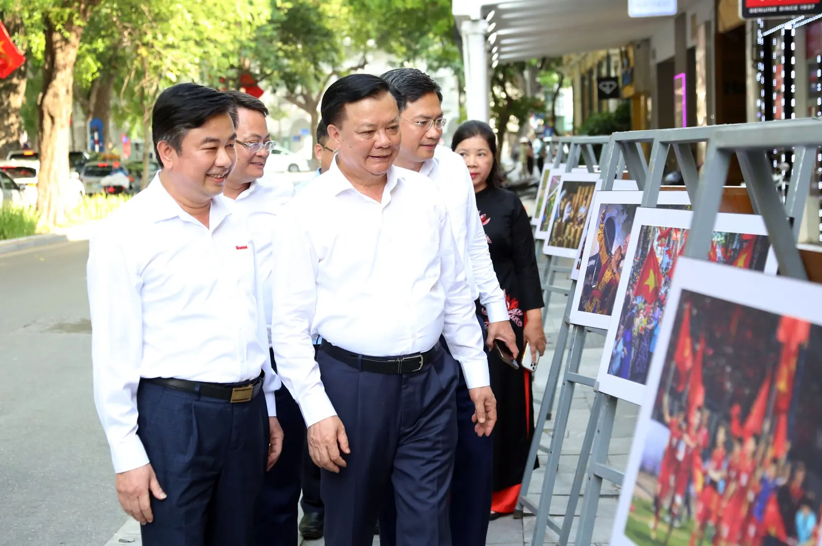 Bí thư Thành uỷ Hà Nội Đinh Tiến Dũng thăm, chúc mừng Báo Hànộimới 