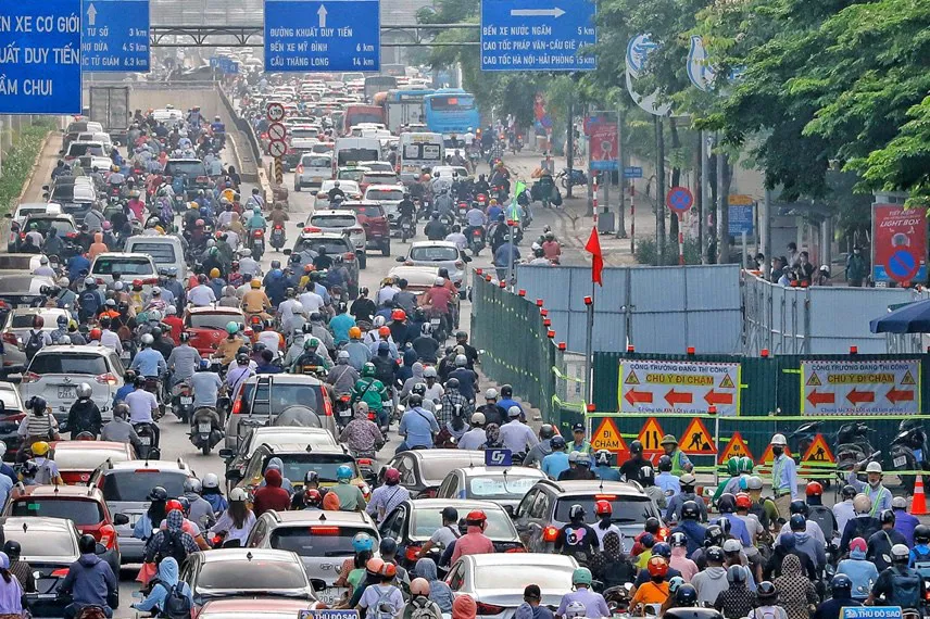 Áp lực giao thông tăng cao trên đường Nguyễn Trãi