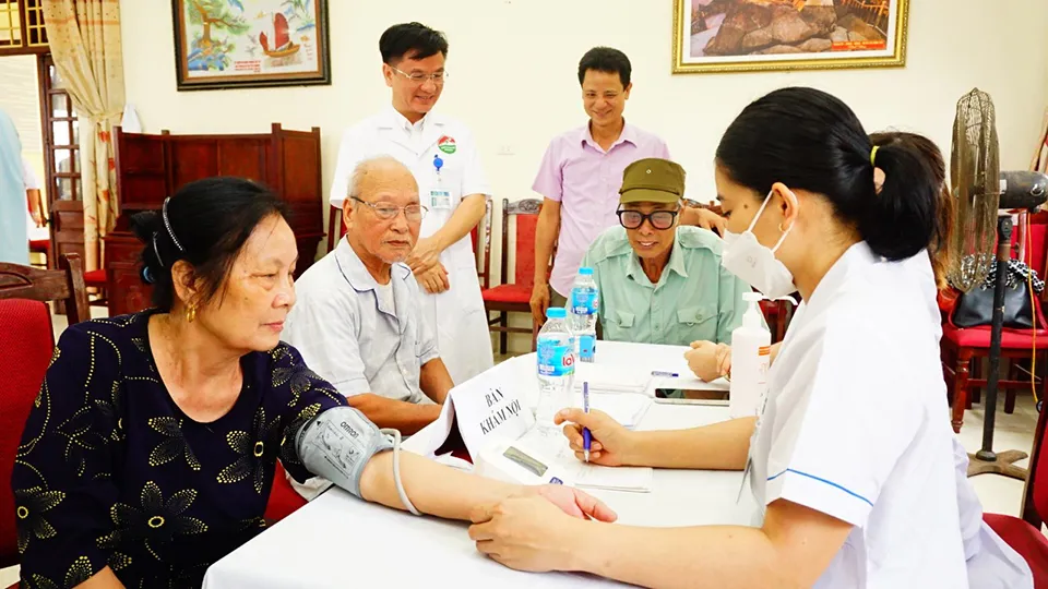 Khám, tư vấn, cấp thuốc miễn phí cho 210 đối tượng chính sách, người có công