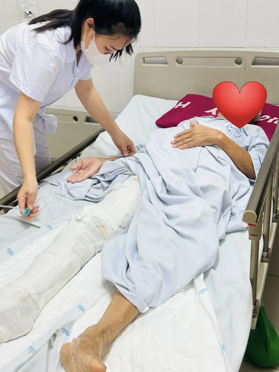 Nhiễm vi khuẩn “ăn thịt người”, người đàn ông bị hoại tử cẳng bàn chân
