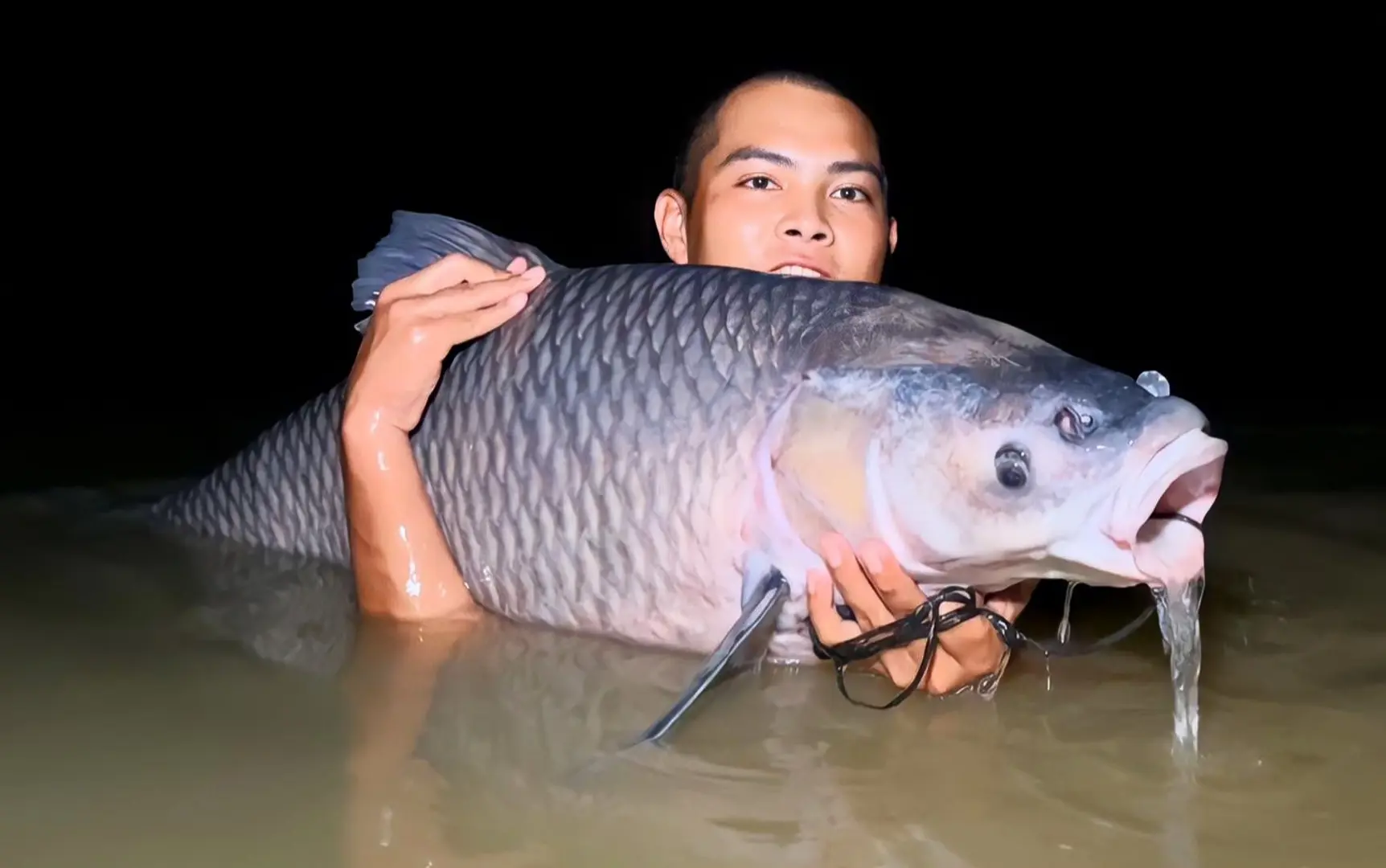 Săn “thuỷ quái” đập Khe Là