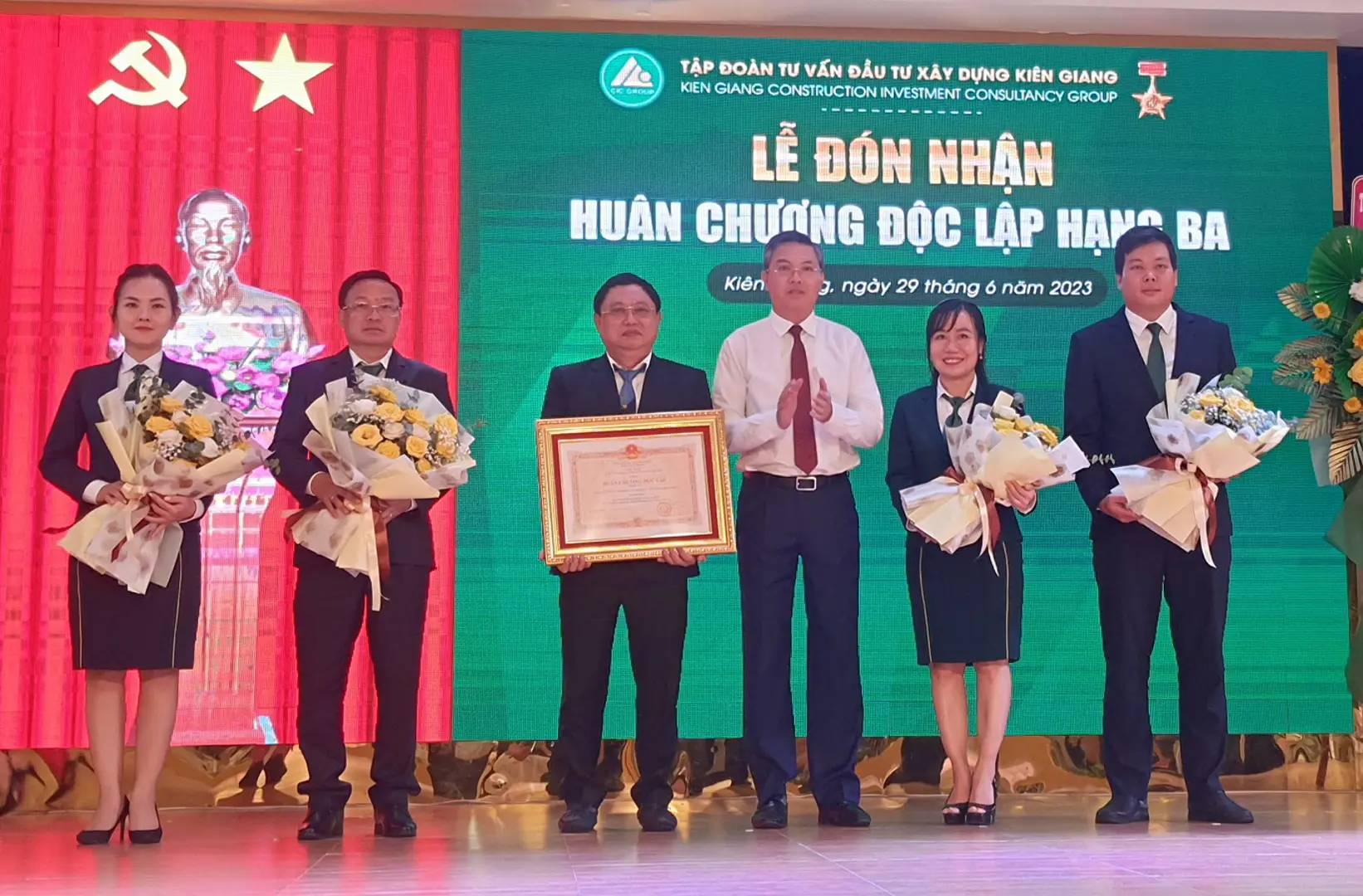 CIC Group Kiên Giang vinh dự đón nhận Huân chương Độc lập hạng Ba