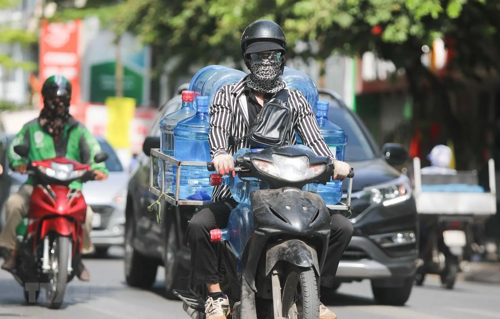 Dự báo thời tiết ngày 4/7/2023: Hà Nội nắng nóng ban ngày, chiều tối mưa dông