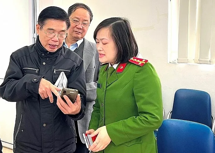 Hà Nội: "Gỡ" khó cho cấp thẻ CCCD và kích hoạt tài khoản định danh