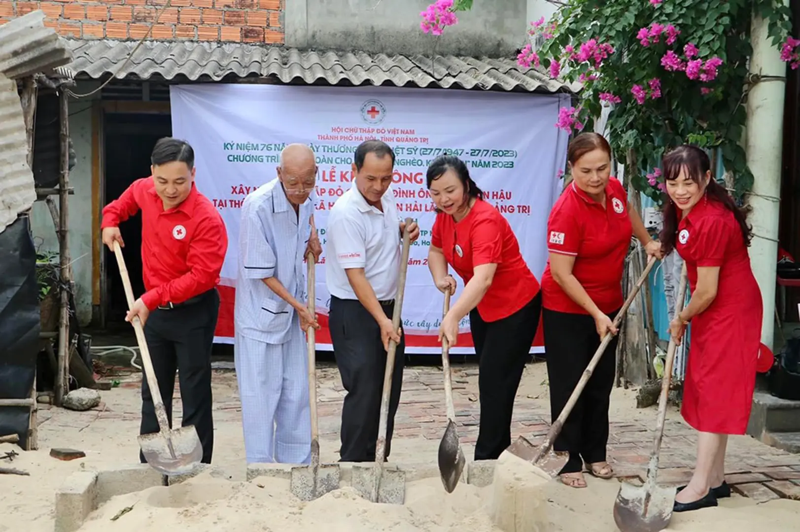 Hà Nội: Hội CTĐ hành trình tri ân, “an toàn cho ngư dân nghèo, khó khăn”