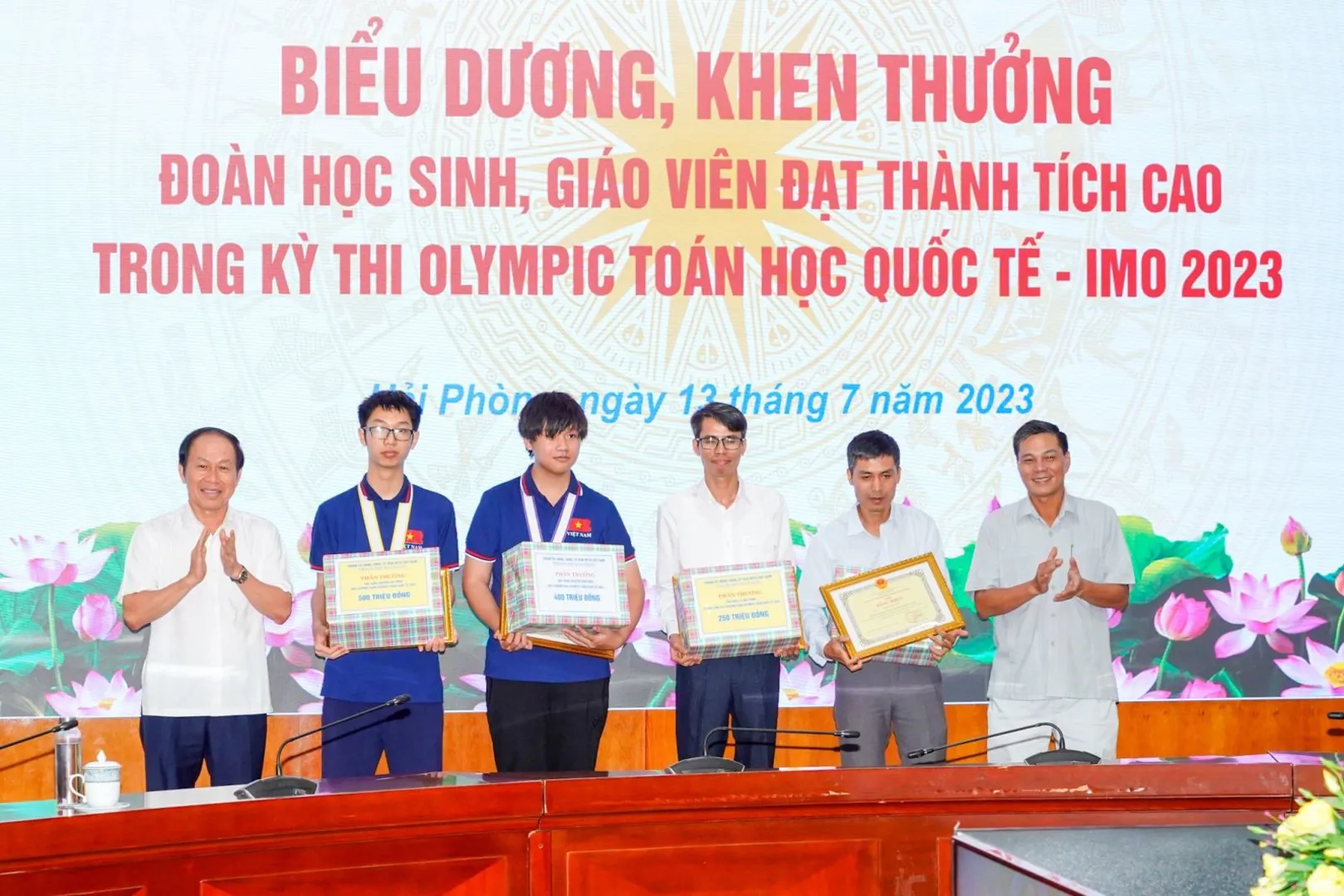 Hải Phòng: Biểu dương hai học sinh đoạt giải Olympic Toán Quốc tế.