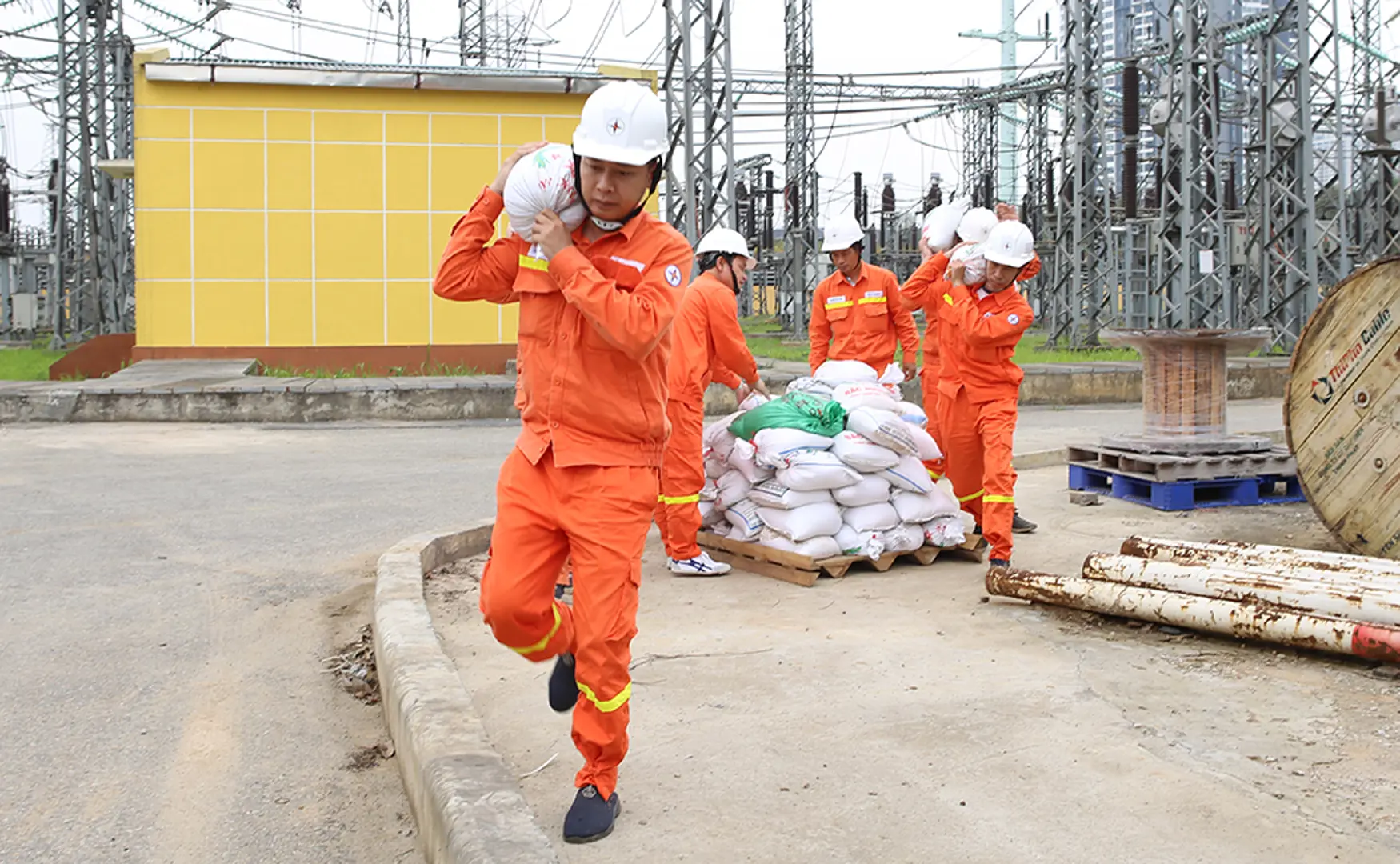 EVN khẩn trương triển khai ứng phó với cơn bão TALIM 