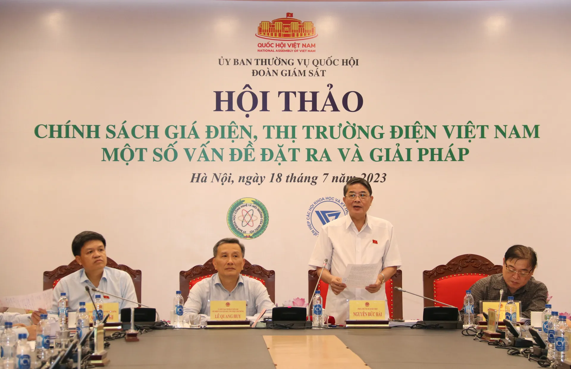 Điện cạnh tranh và gỡ cơ chế thị trường để phát triển
