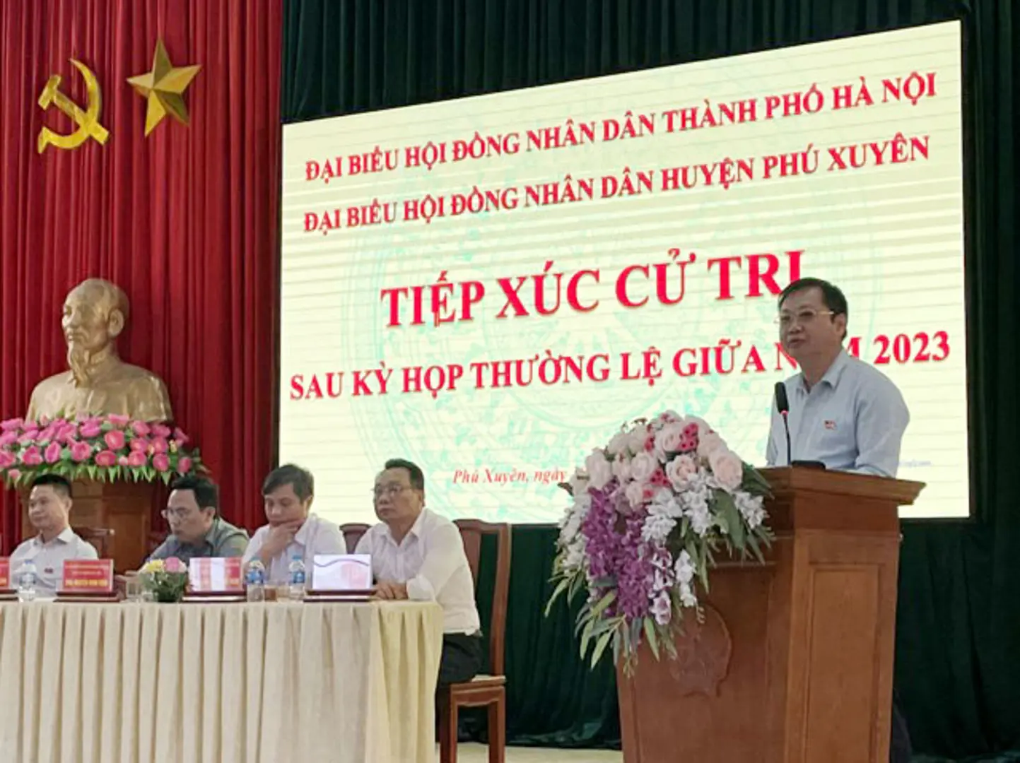 Cử tri Phú Xuyên đề nghị quan tâm xây dựng đường giao thông nông thôn