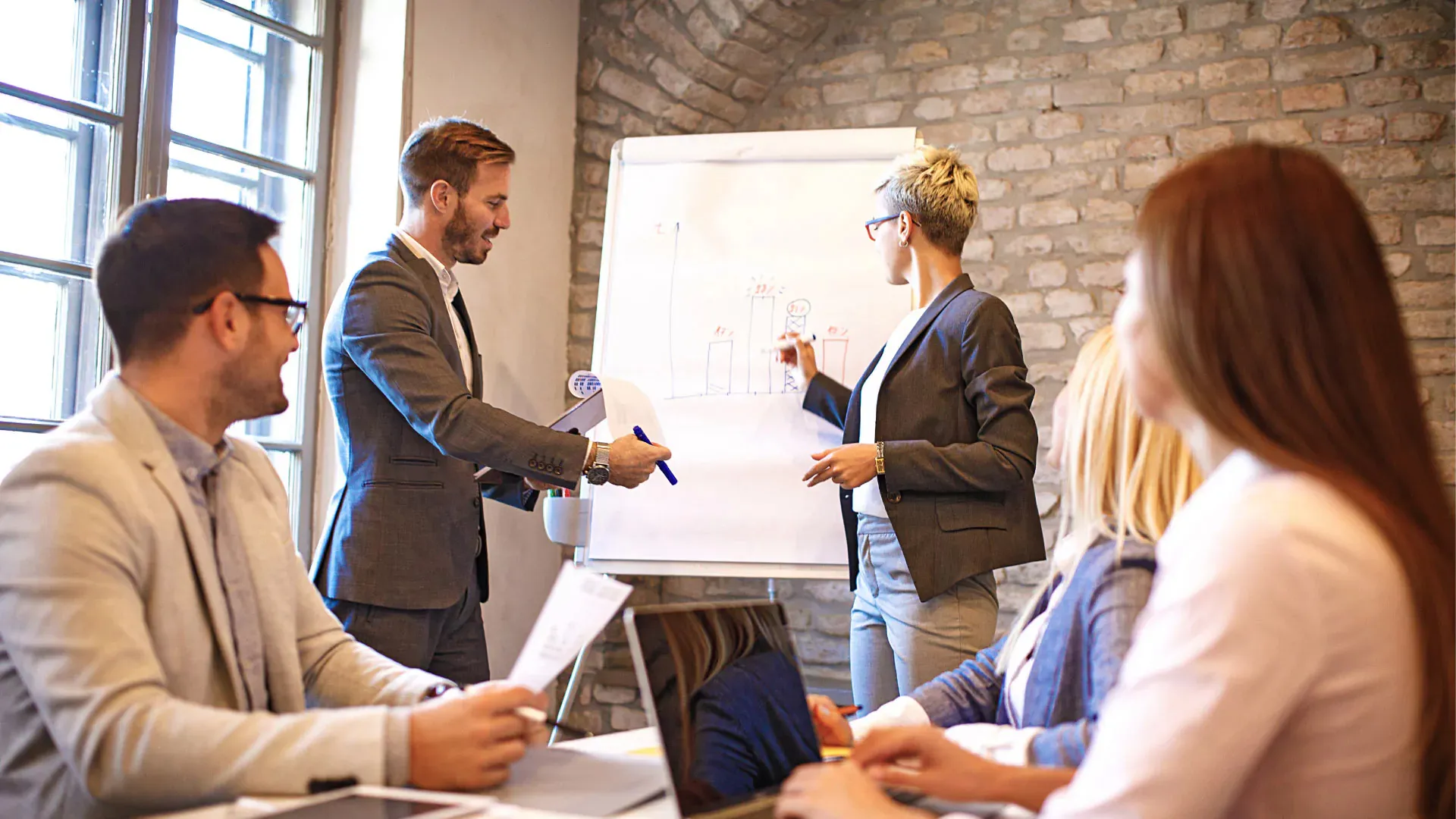 Các nước dùng nhiều biện pháp hỗ trợ doanh nghiệp
