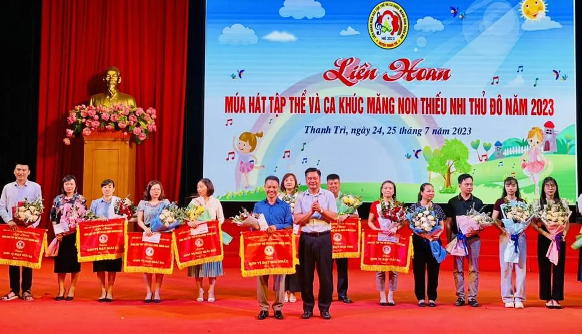 Sôi nổi liên hoan múa hát tập thể và ca khúc măng non huyện Thanh Trì