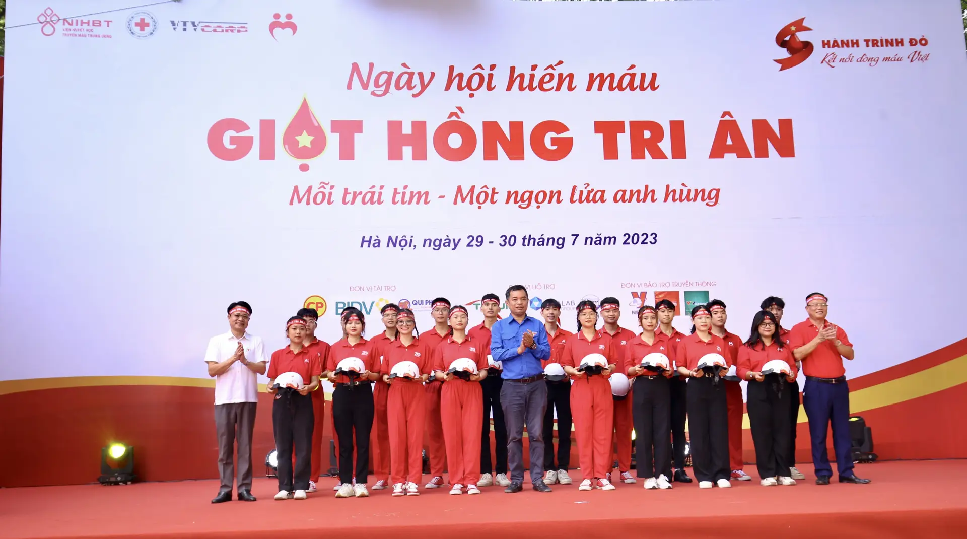 Ngày hội hiến máu: Mỗi trái tim - Một ngọn lửa anh hùng