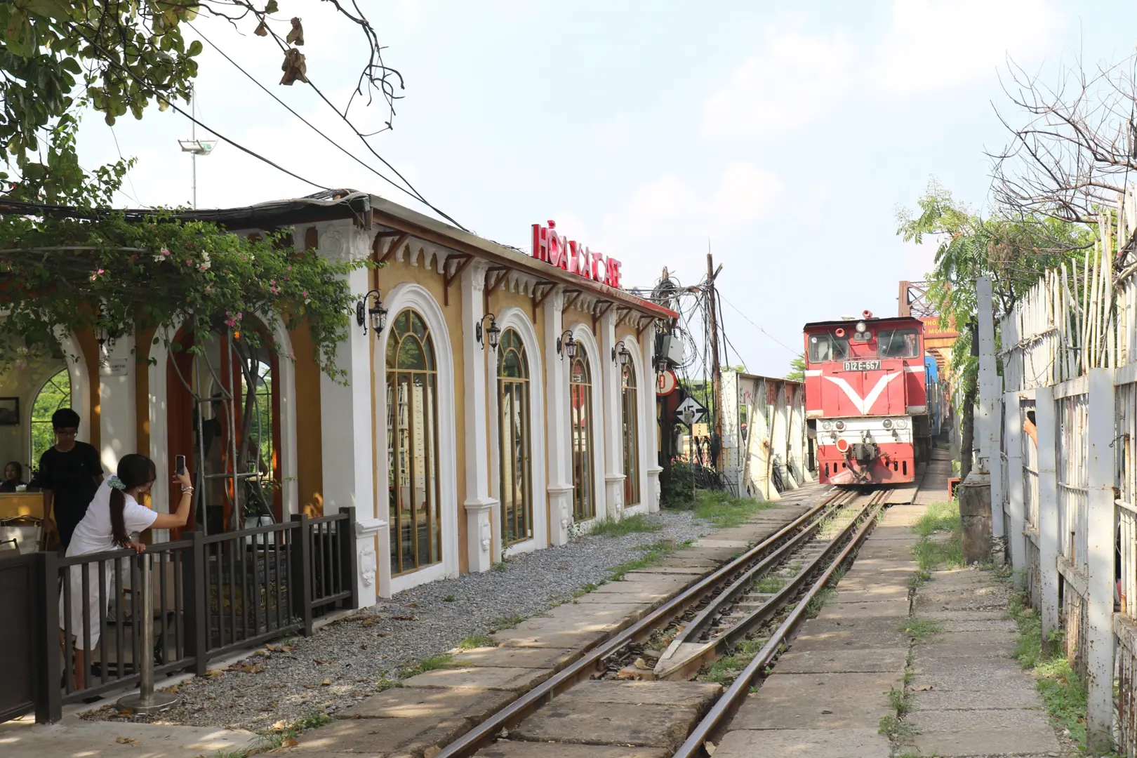 Hỏa Xa Cafe, quán "cà phê đường tàu" chính thức duy nhất của Hà Nội