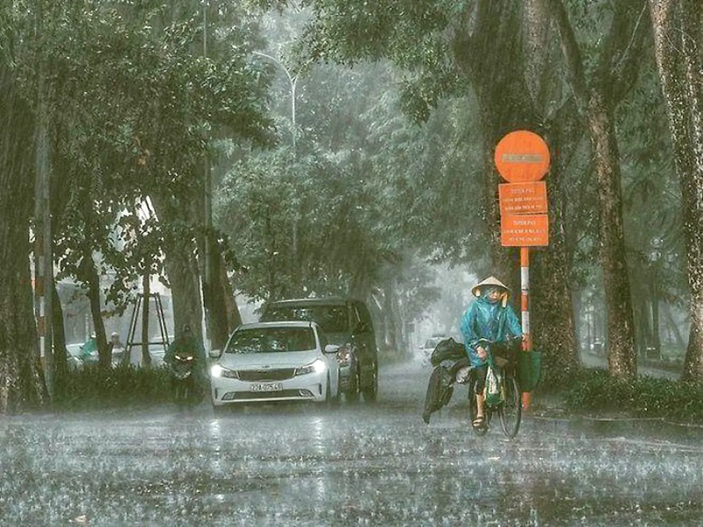 Hà Nội và nhiều địa phương phải hứng chịu mưa lớn kéo dài   đến bao giờ?