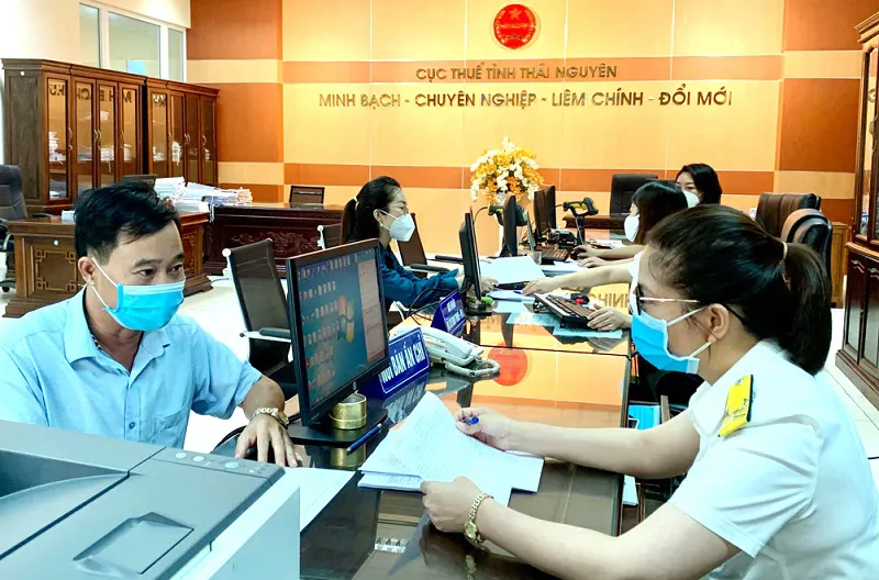 Chậm hoàn thuế, lỗi tại ai?