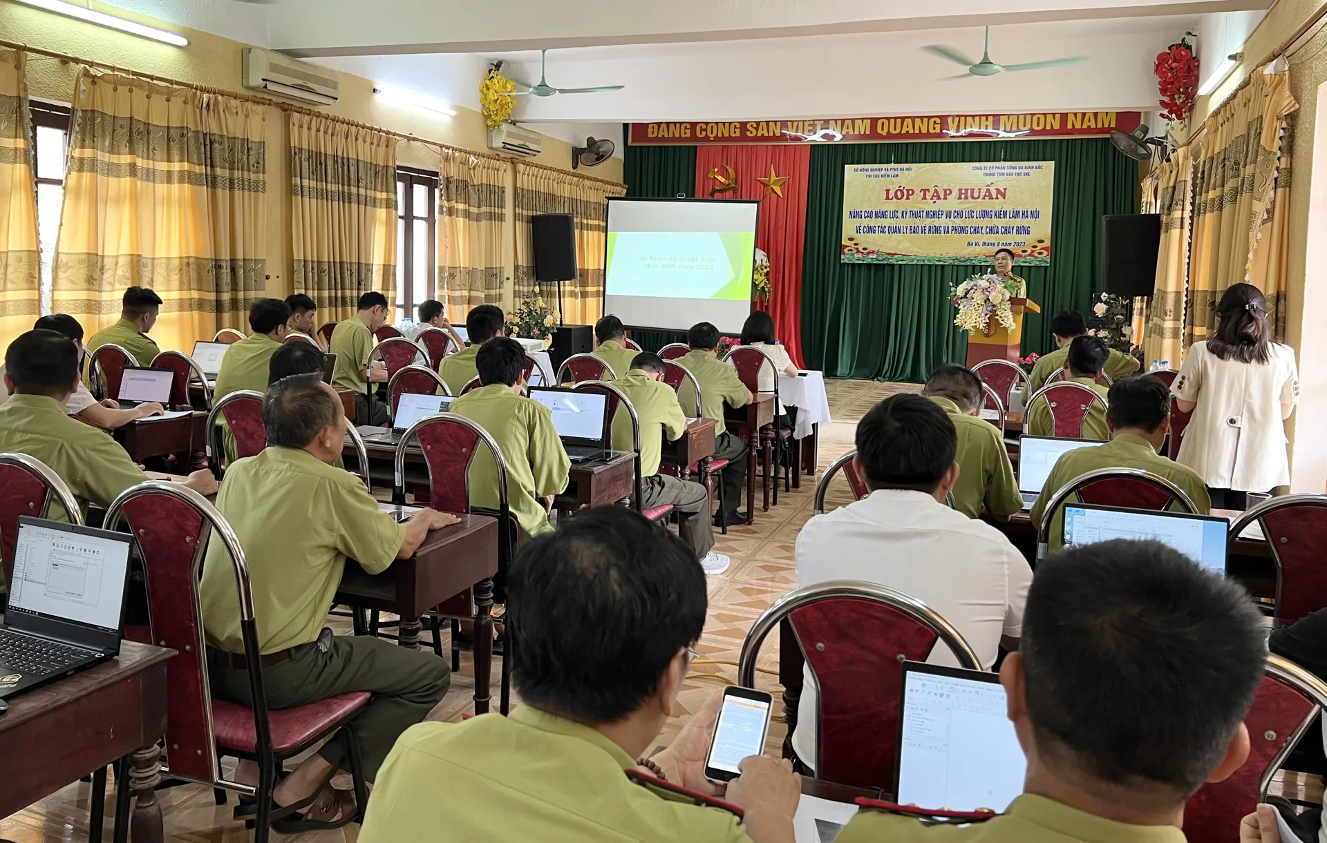 Hà Nội: Chuyên nghiệp hóa quản lý rừng