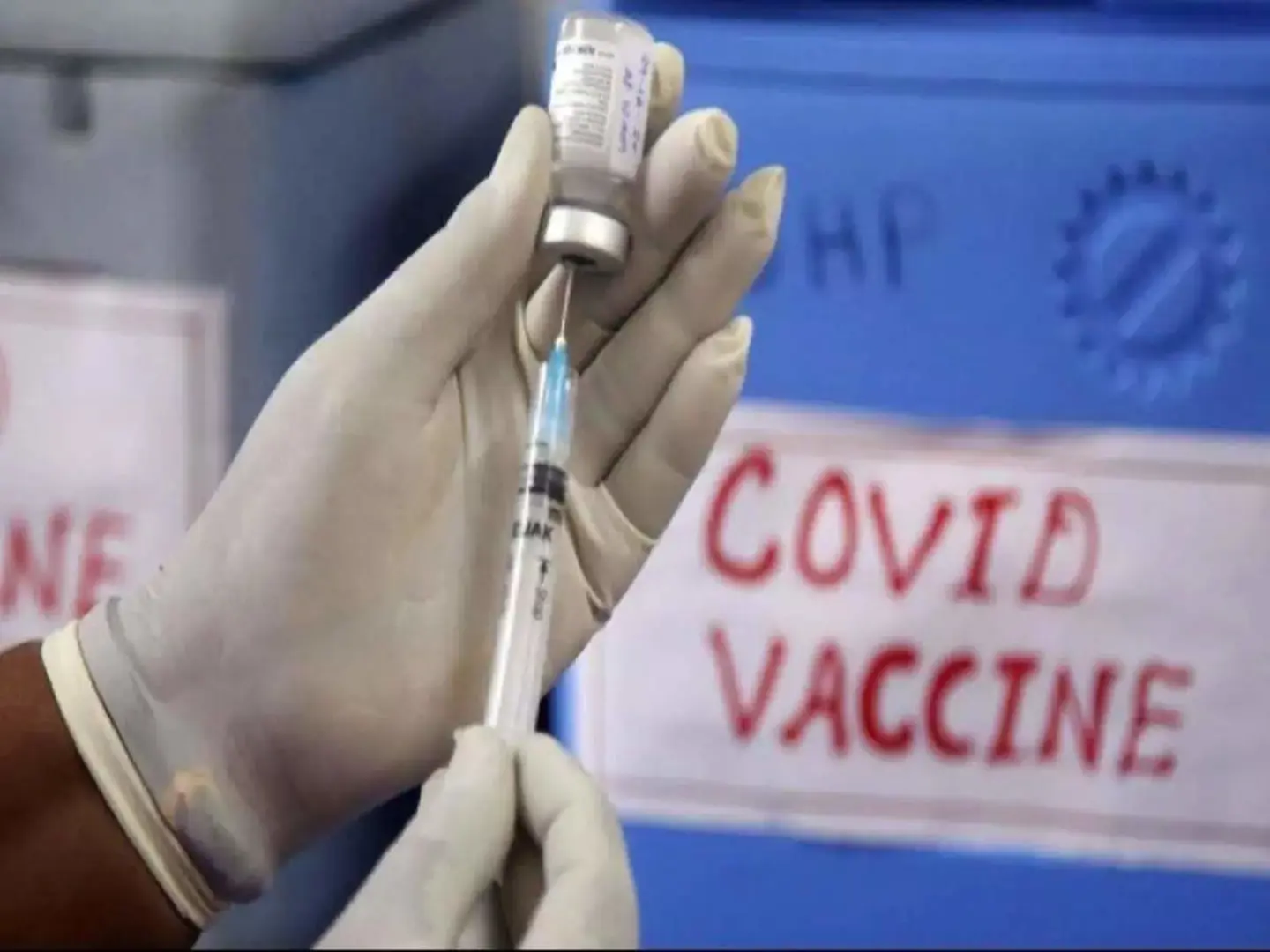 Vaccine chạy đua cùng biến thể Covid-19 mới, nhưng ai còn muốn tiêm?