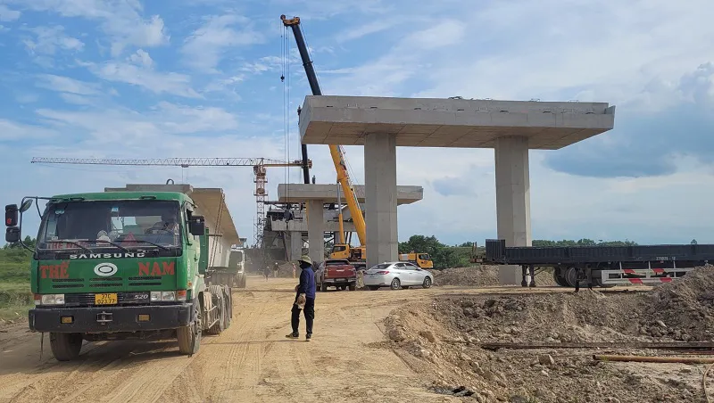 Đẩy nhanh tiến độ cao tốc đoạn Diễn Châu- Bãi Vọt trước mùa mưa lũ