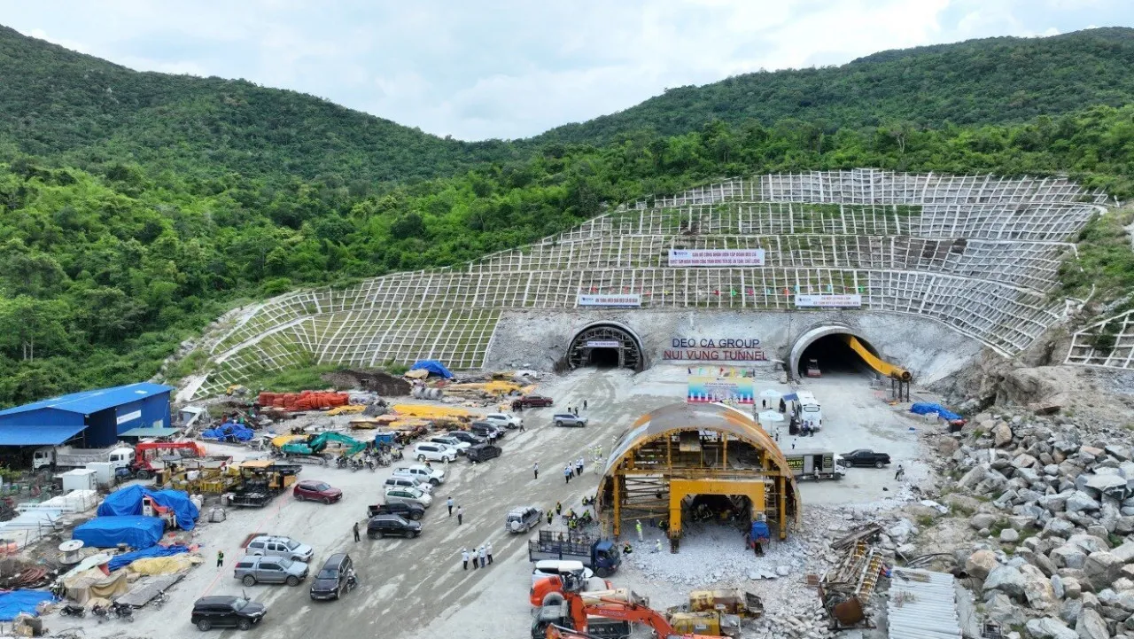 Hầm đường bộ dài nhất cao tốc Bắc – Nam sẽ thông xe vào ngày 26/8