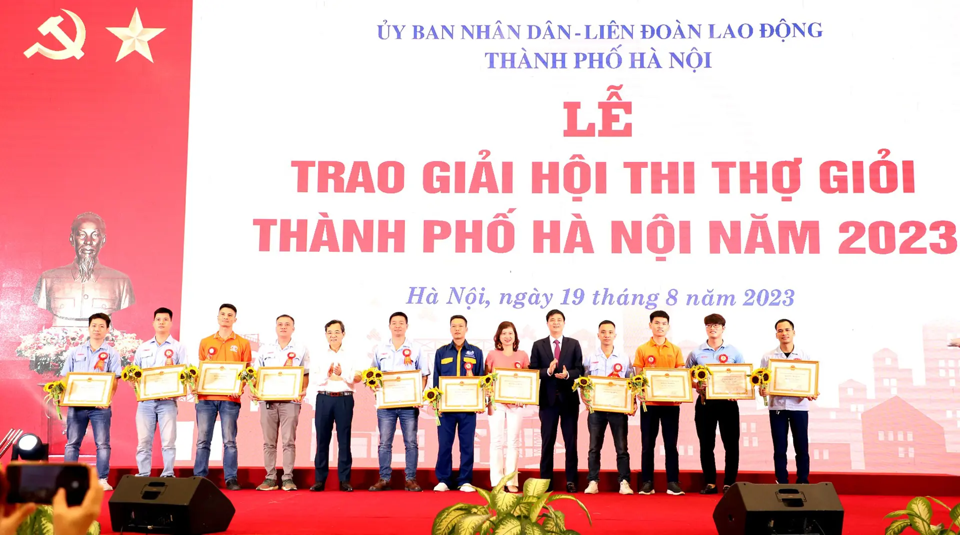 Thợ giỏi, sáng tạo lan tỏa thành tích để thúc đẩy phong trào thi đua