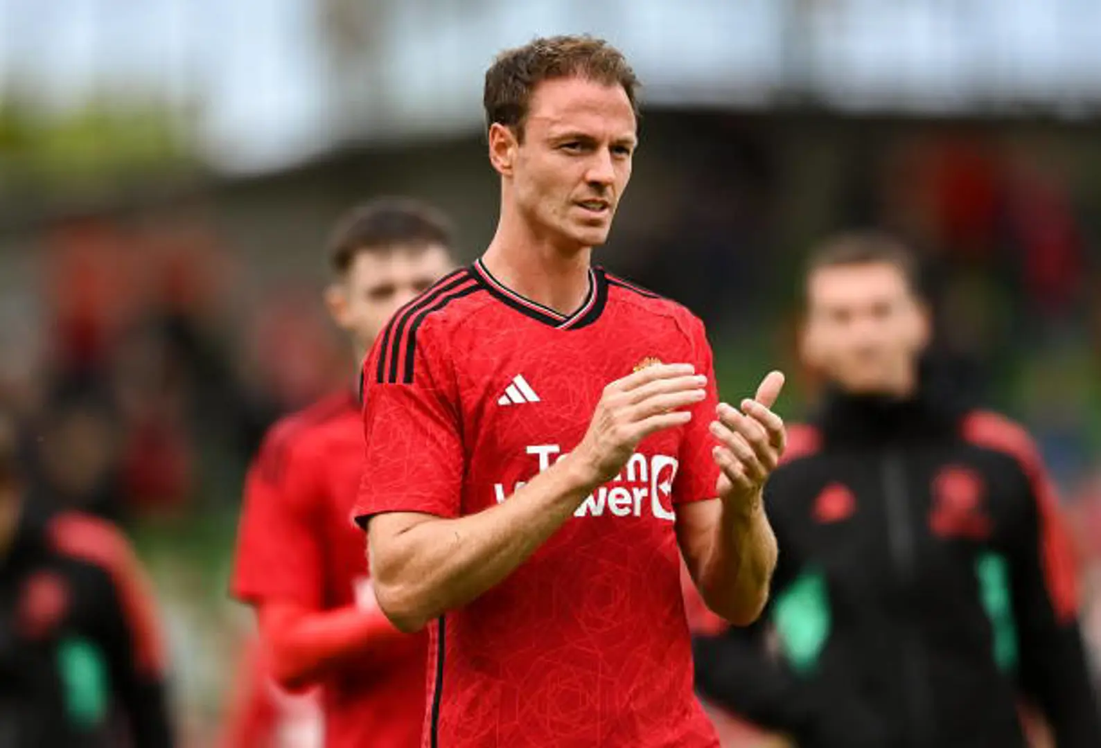 Tin chuyển nhượng ngày 20/8: MU ký hợp đồng ngắn hạn với Jonny Evans