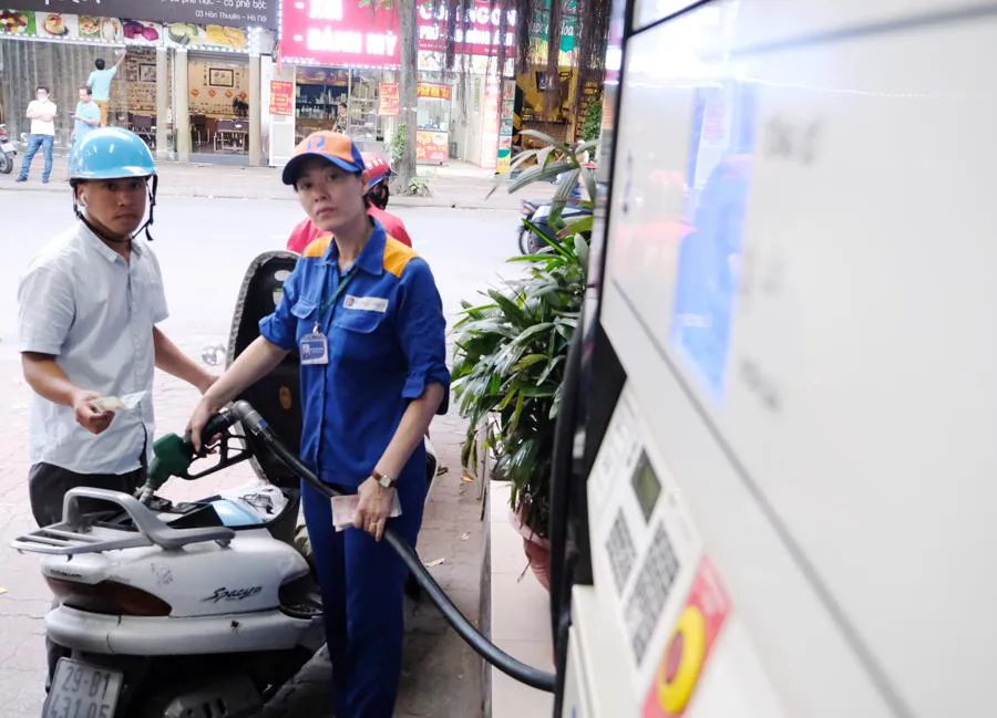 Giá xăng ngày mai (21/8) sẽ giảm nhẹ?