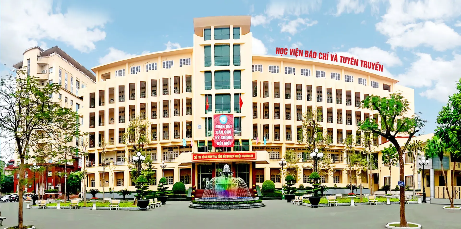 Điểm chuẩn Học viện Báo chí và tuyên truyền 2023 lập đỉnh