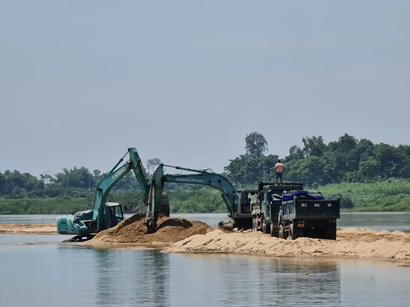 Quảng Ngãi: Không nhất thiết dừng khai thác cát trong 3 tháng mưa lũ