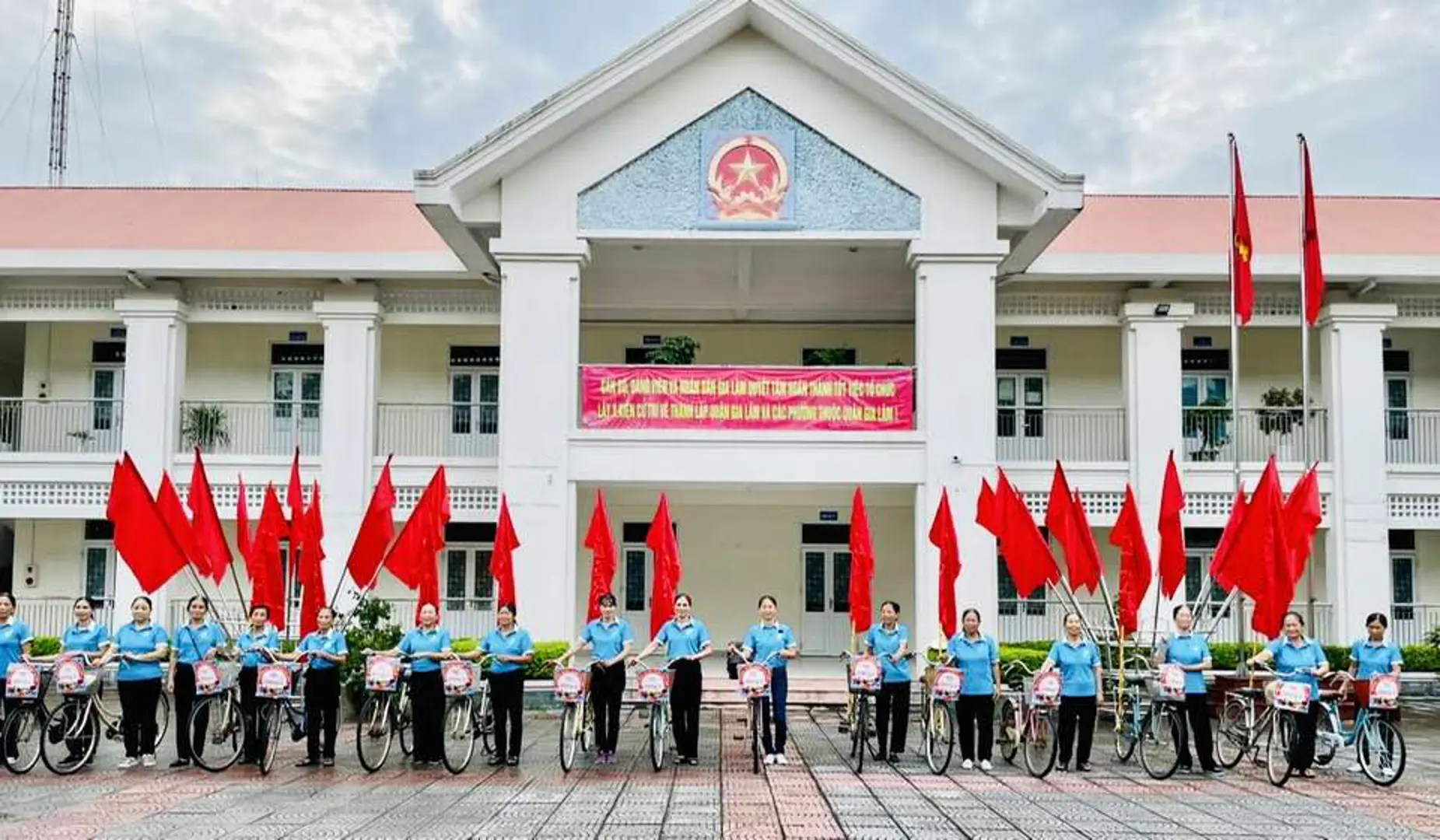 Gia Lâm tưng bừng khí thế trong ngày lấy ý kiến cử tri 