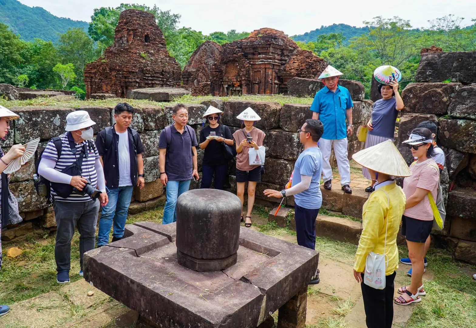 Quảng Nam: Hai điểm du lịch "níu chân" du khách