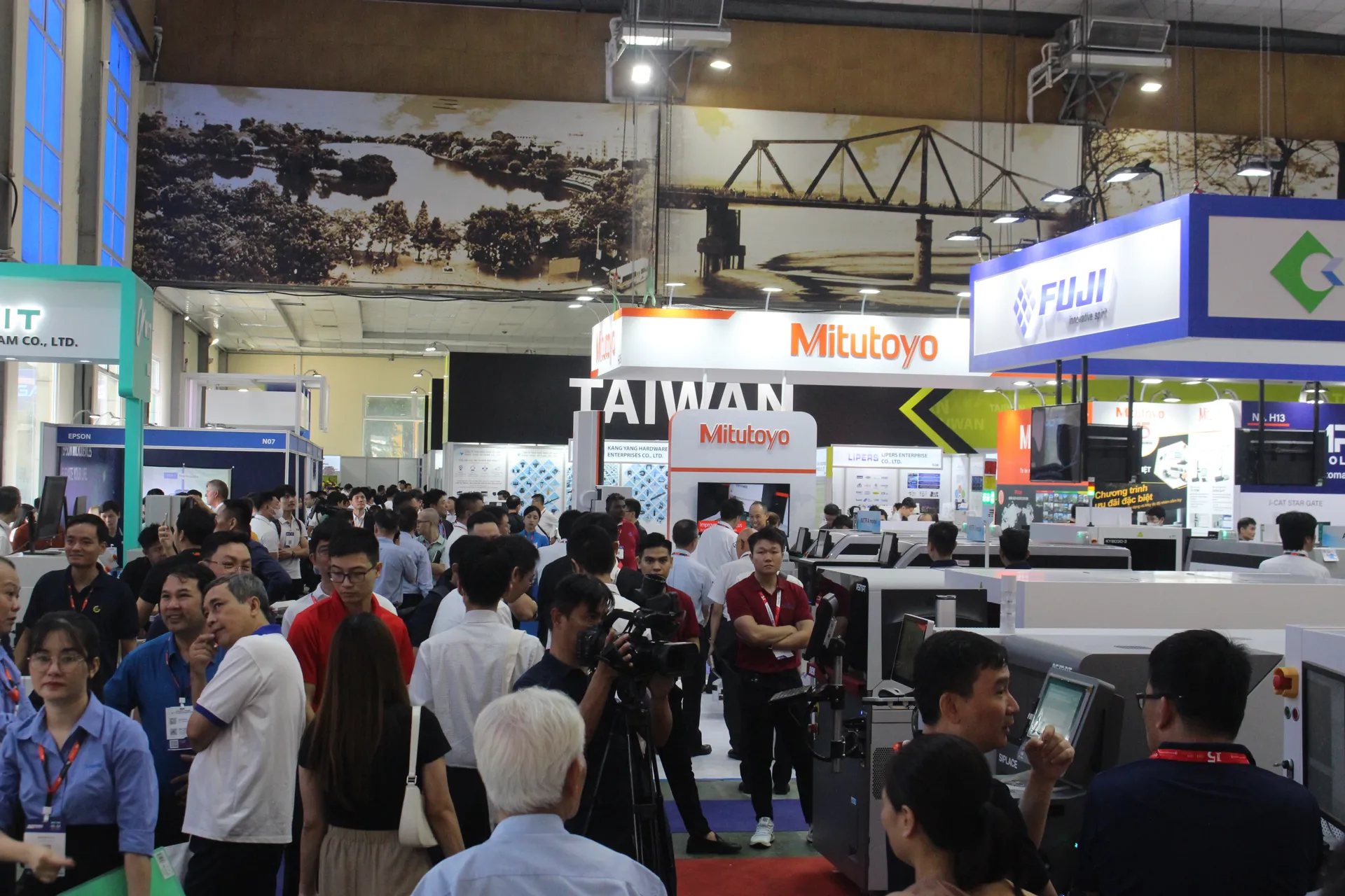 Cơ hội kết nối cho hơn 300 thương hiệu công nghệ, máy móc điện tử