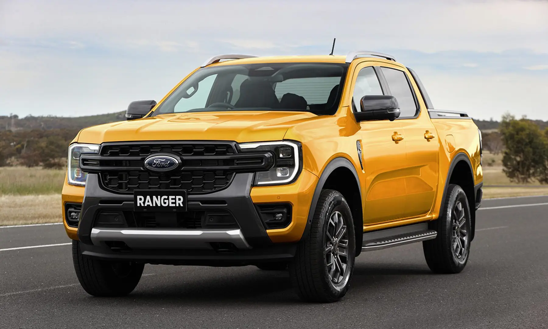 Giá xe ô tô hôm nay 10/9: "Vua bán tải" Ford Ranger tặng quà khủng