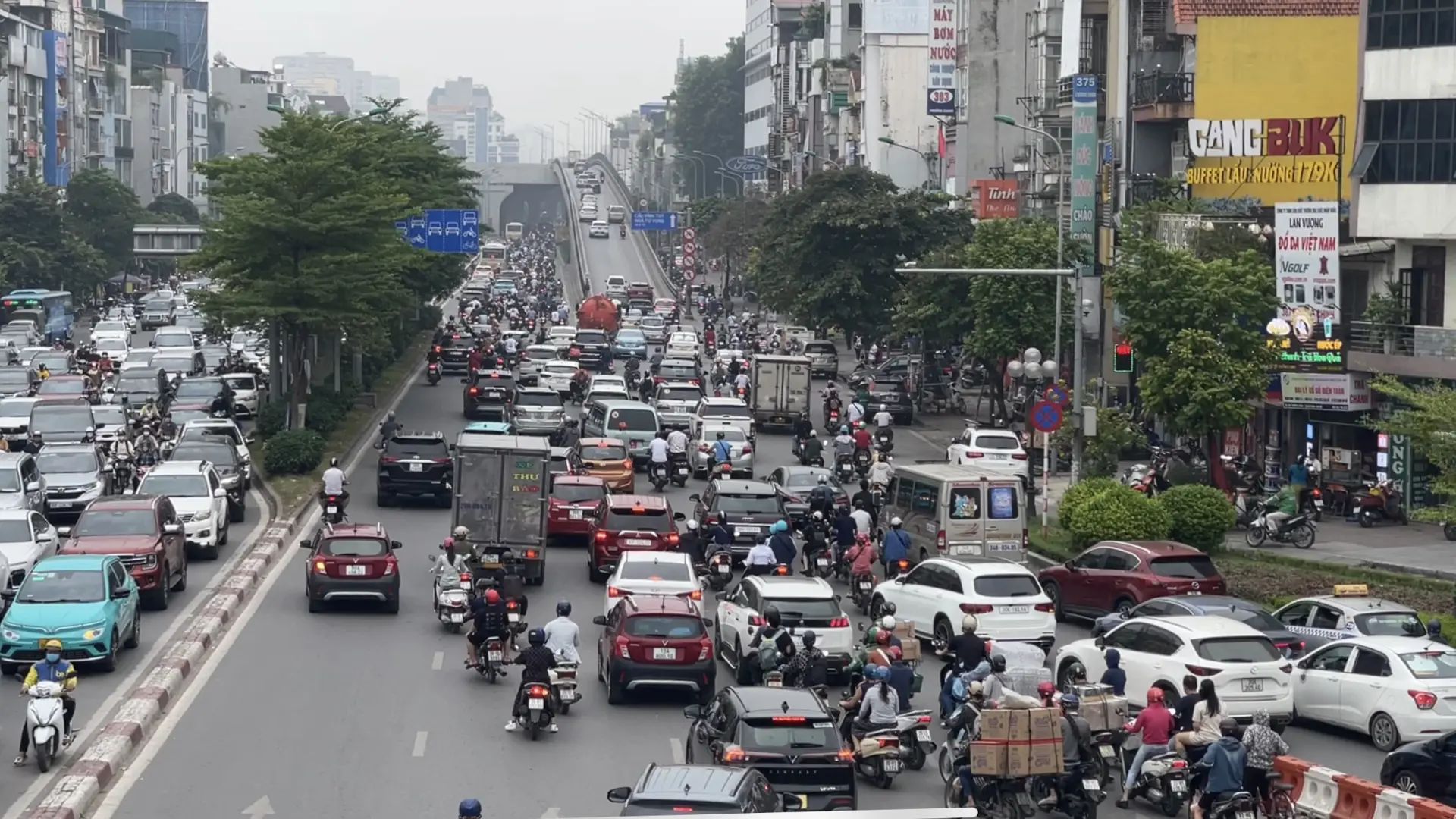 Làm nhánh chuyển tiếp trên cao qua nút Ngã Tư Sở