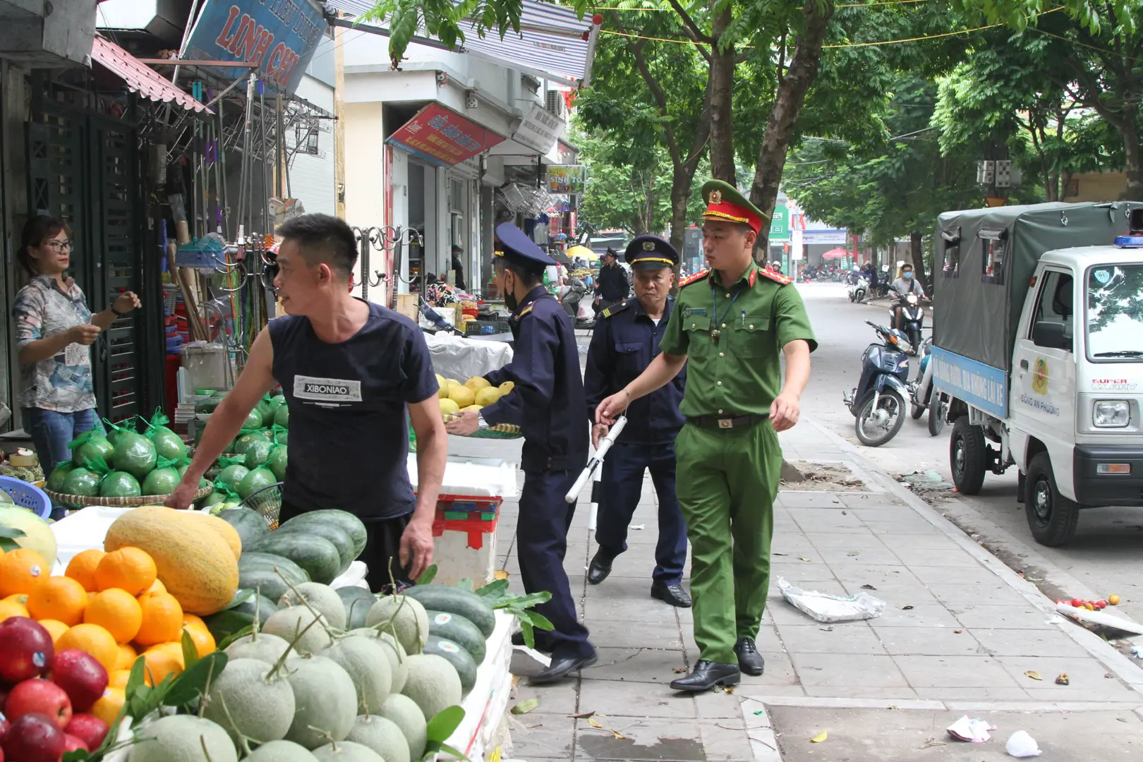 Phường Xuân La tăng cường xử lý vi phạm trật tự đô thị