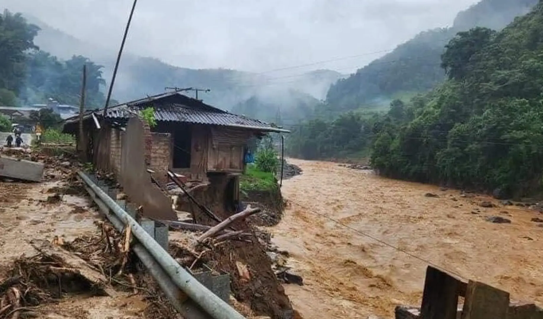 Khắc phục hậu quả lũ quét tại Lào Cai, ứng phó mưa lũ ở miền núi