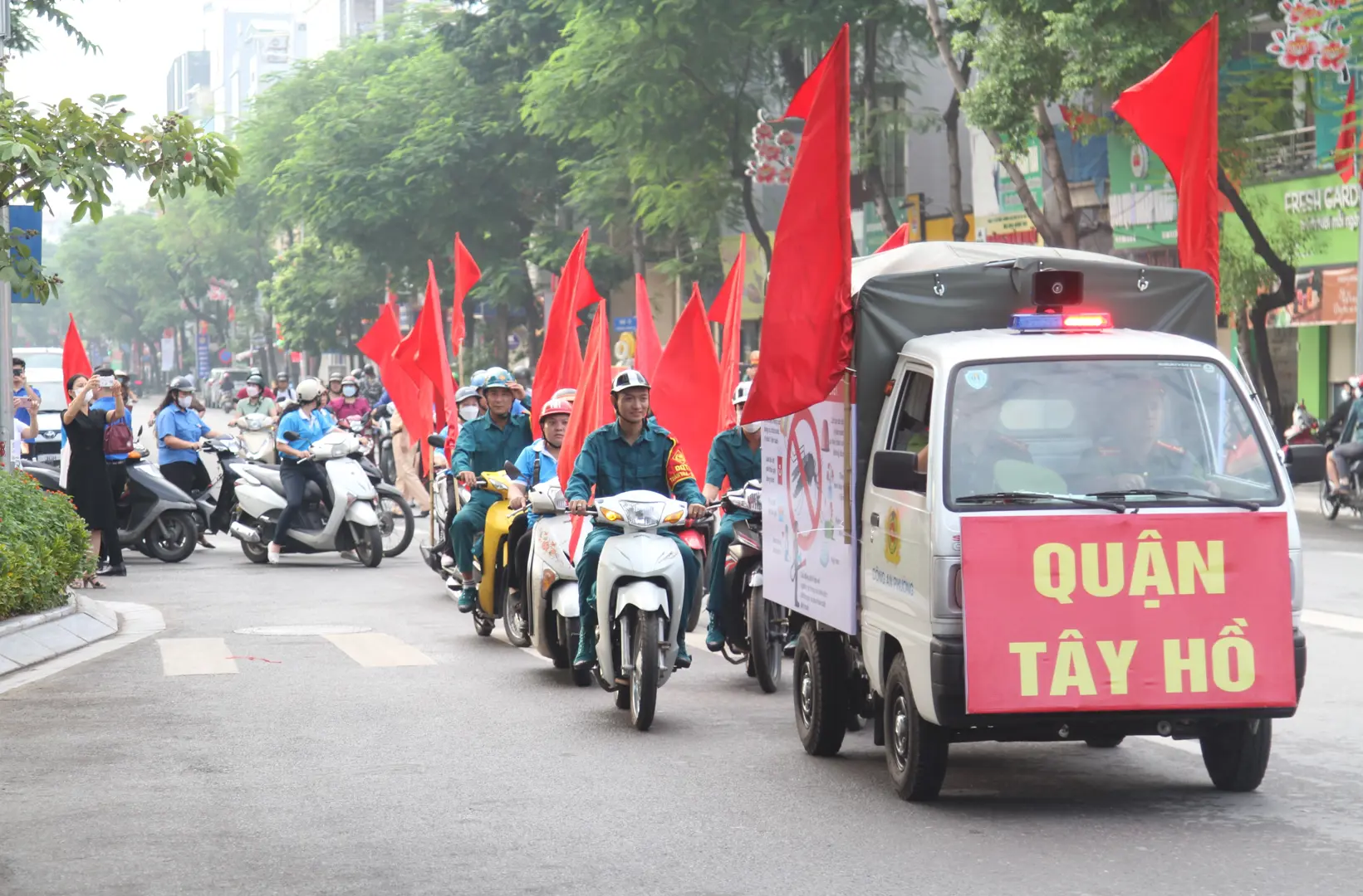 Tây Hồ: Ra quân tổng vệ sinh môi trường phòng chống sốt xuất huyết