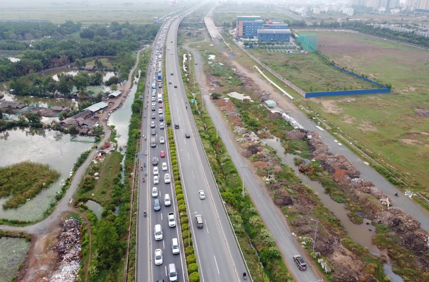 Thông xe đường song hành cao tốc TP Hồ Chí Minh - Long Thành