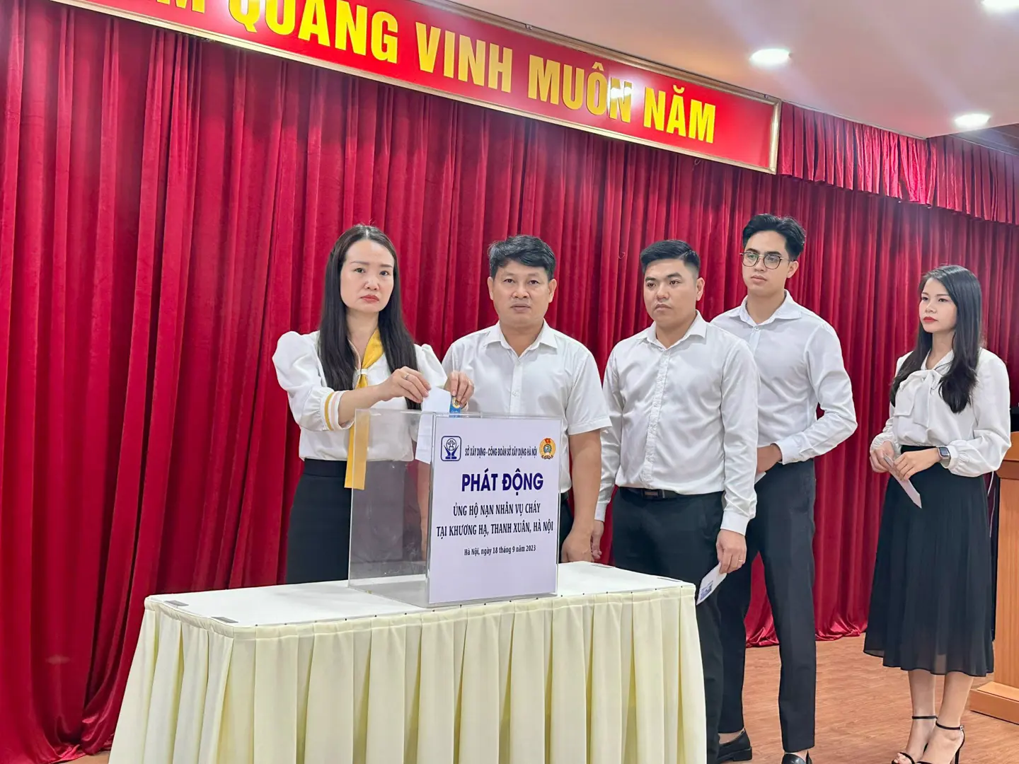 Ngành xây dựng Hà Nội tưởng niệm, ủng hộ nạn nhân vụ cháy