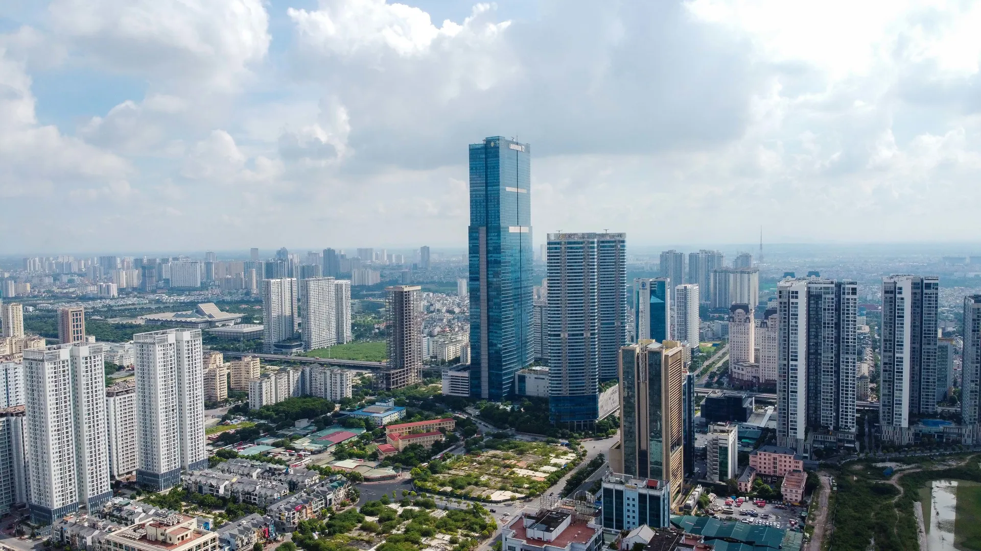 Nhà cao tầng xây chen trong nội đô: Không để quy hoạch chạy theo dự án
