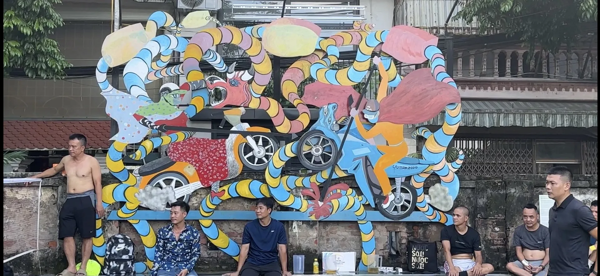 Sân chơi công cộng Phúc Tân tiềm ẩn nhiều nguy hiểm cho người dân
