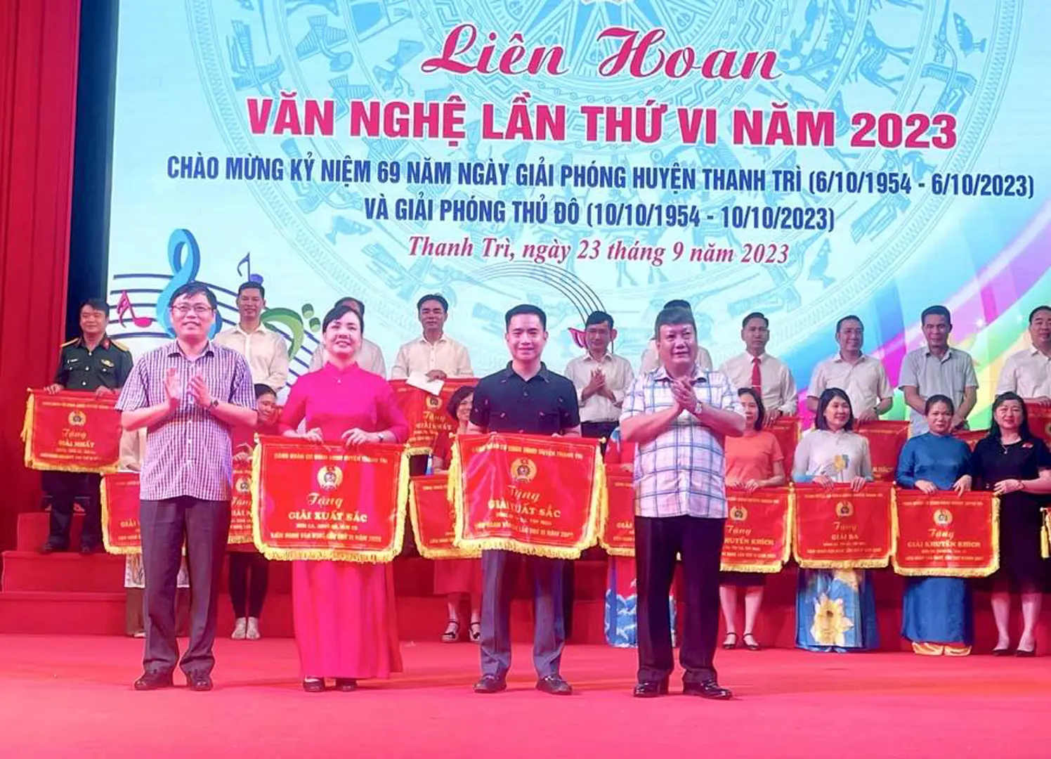 Liên hoan văn nghệ chào mừng kỷ niệm 69 năm ngày Giải phóng huyện Thanh Trì