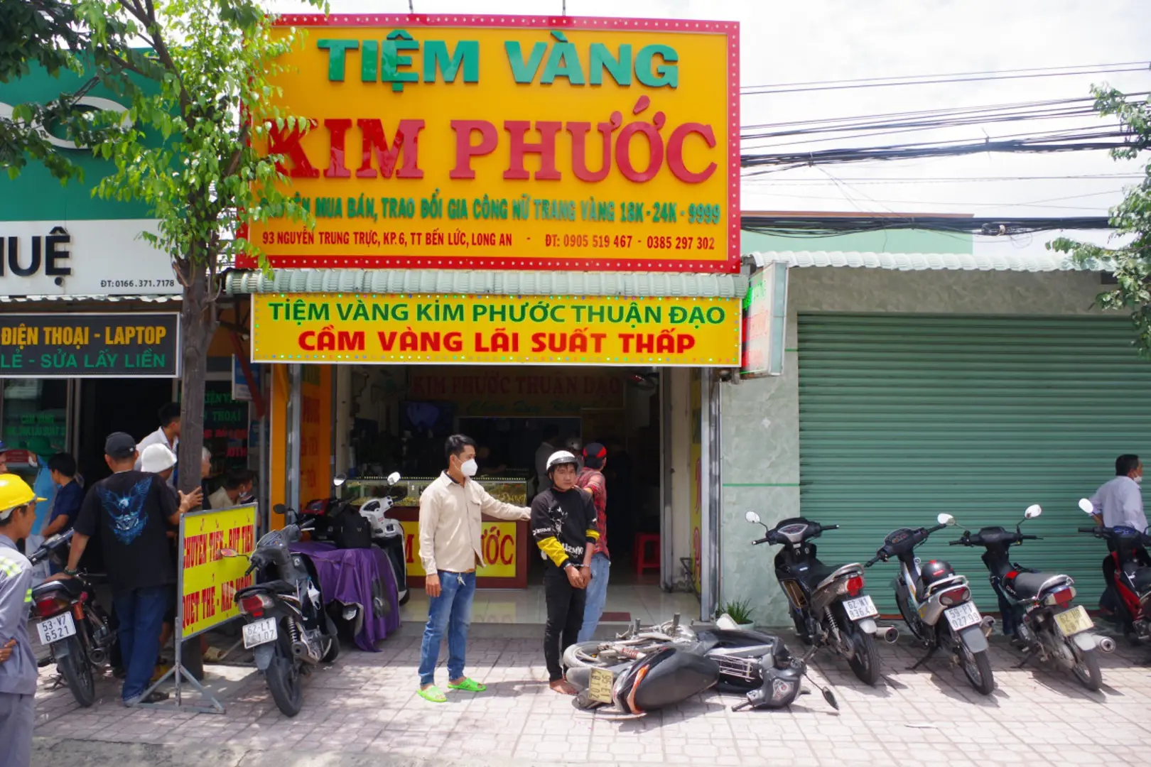 Long An: Cướp tiệm vàng chưa kịp thoát thân, nam thanh niên bị bắt