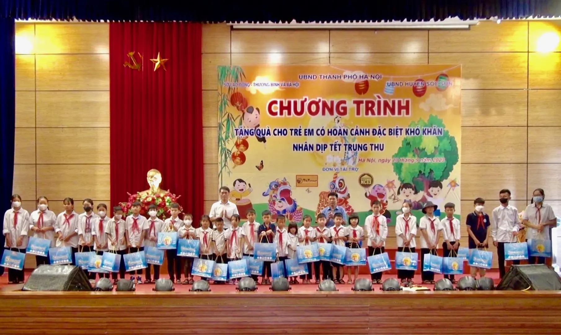 Mang Trung thu đến với 130 trẻ em có hoàn cảnh khó khăn huyện Sóc Sơn