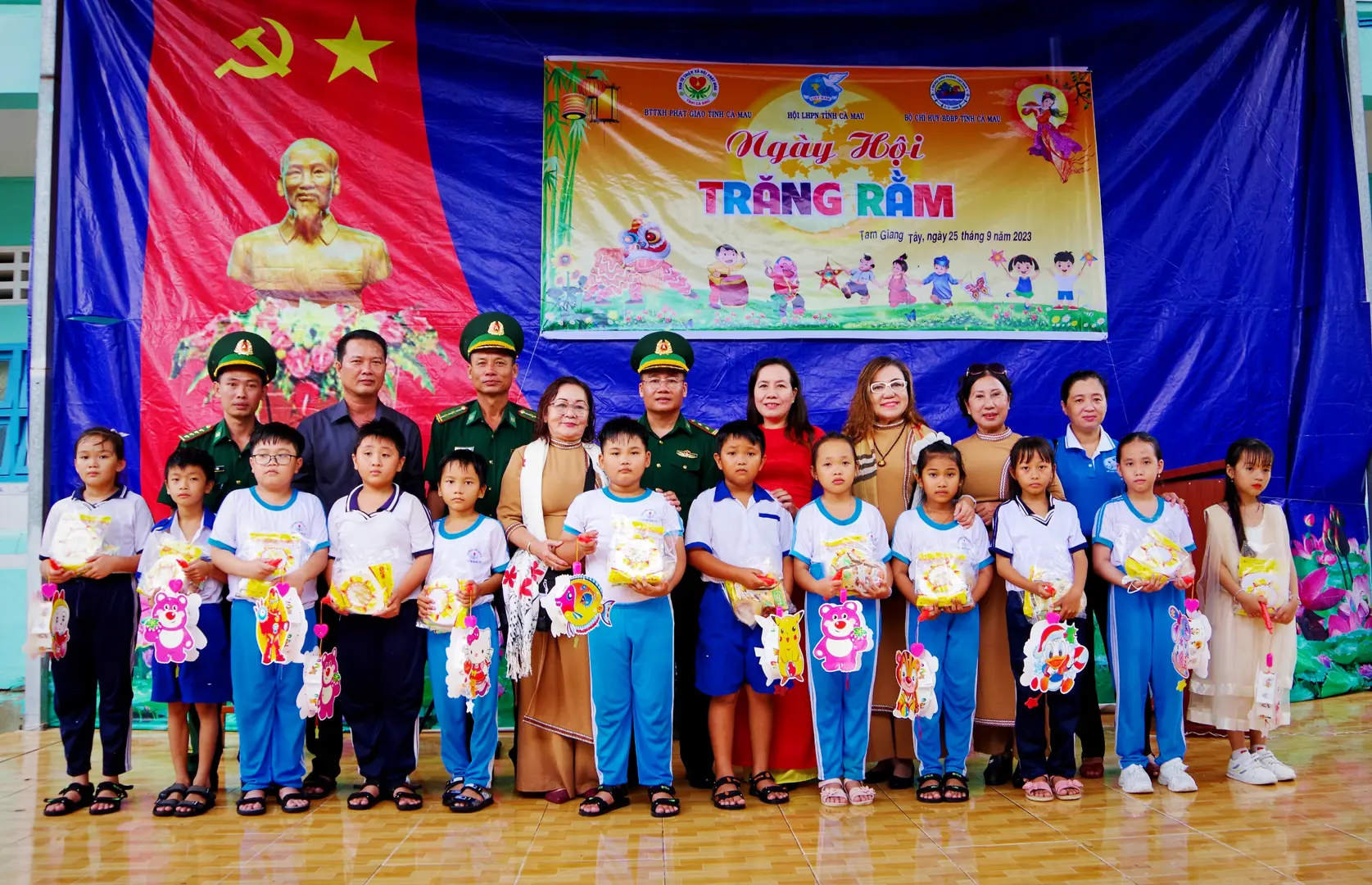 Mang Trung thu đến với học sinh biên giới