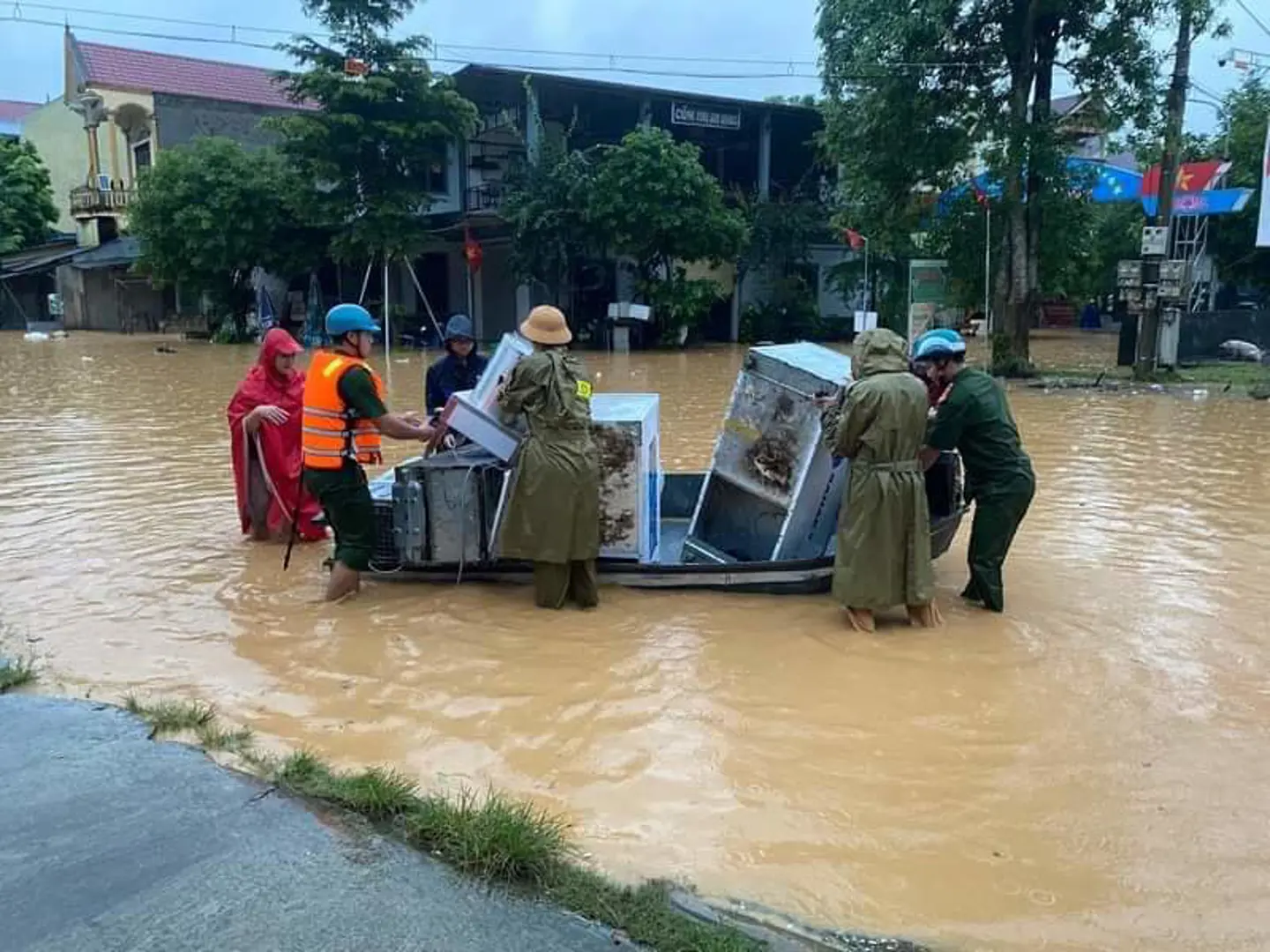 Nghệ An khẩn trương ứng phó và khắc phục hậu quả mưa lũ